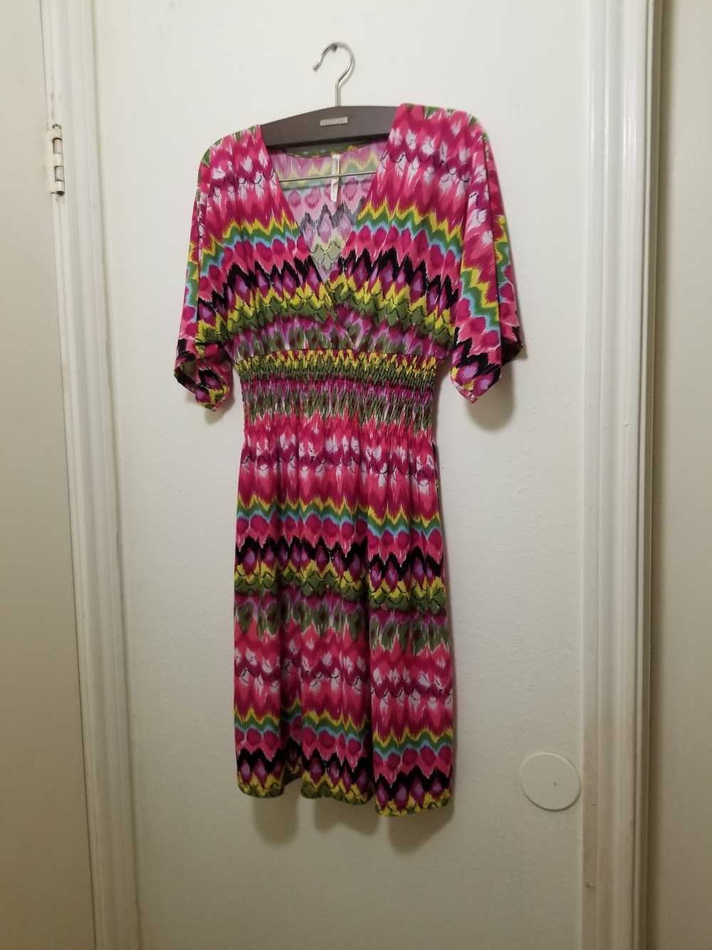 V-neck Chevron Print Dress With a Multicolor Geometric Pattern & Elastic Waist